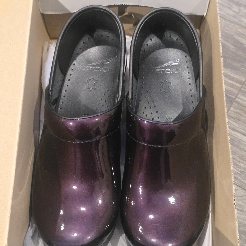 Dansko Clogs Womens Size 8.5 Purple Professional Pearlized Patent Work Nursing